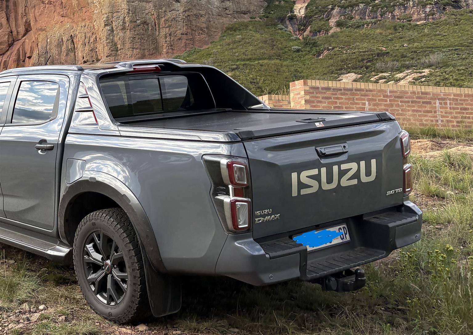 Used 2015 - 2022 ISUZU D-MAX DOUBLE CAB ROLL BAR + TONNEAU COVER