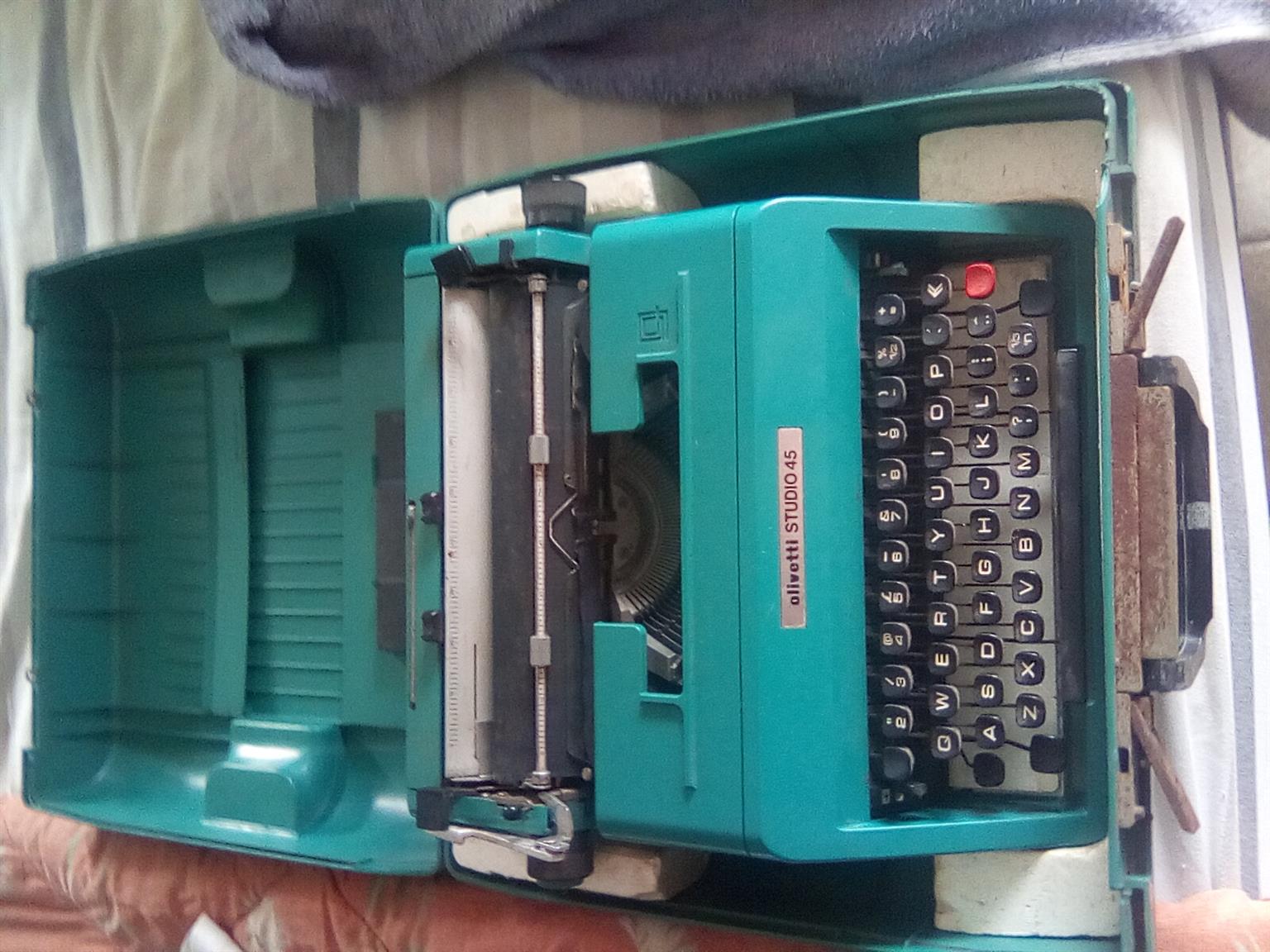 Olivetti studio 45 typewriter
