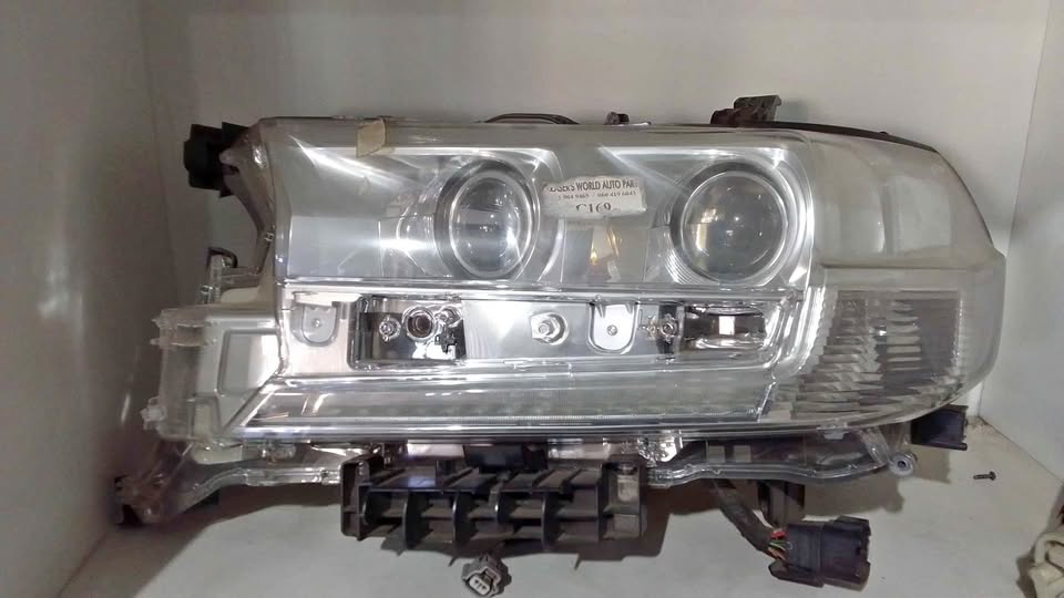 Toyota land cruiser Prado headlight - Private Seller Toyota land cruiser Prado headlight - Private Seller
