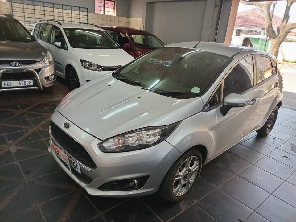 2017 Ford fiesta EcoBoost 1.0 MAUNAL  Sliver  78000km