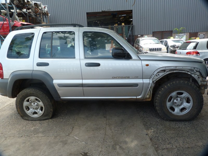 Jeep Cherokee 2.5 CRD Sport Manual Silver - 2002 STRIPPING FOR SPARES - Private Seller Jeep Cherokee 2.5 CRD Sport Manual Silver - 2002 STRIPPING FOR SPARES - Private Seller