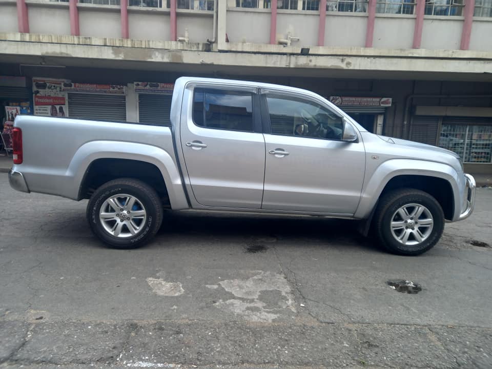 2011 VW AMAROK 2.0 DIESEL, MANUAL TRANSMISSION, SILVER COLOUR, MILEAGE 105,000 CODE 2