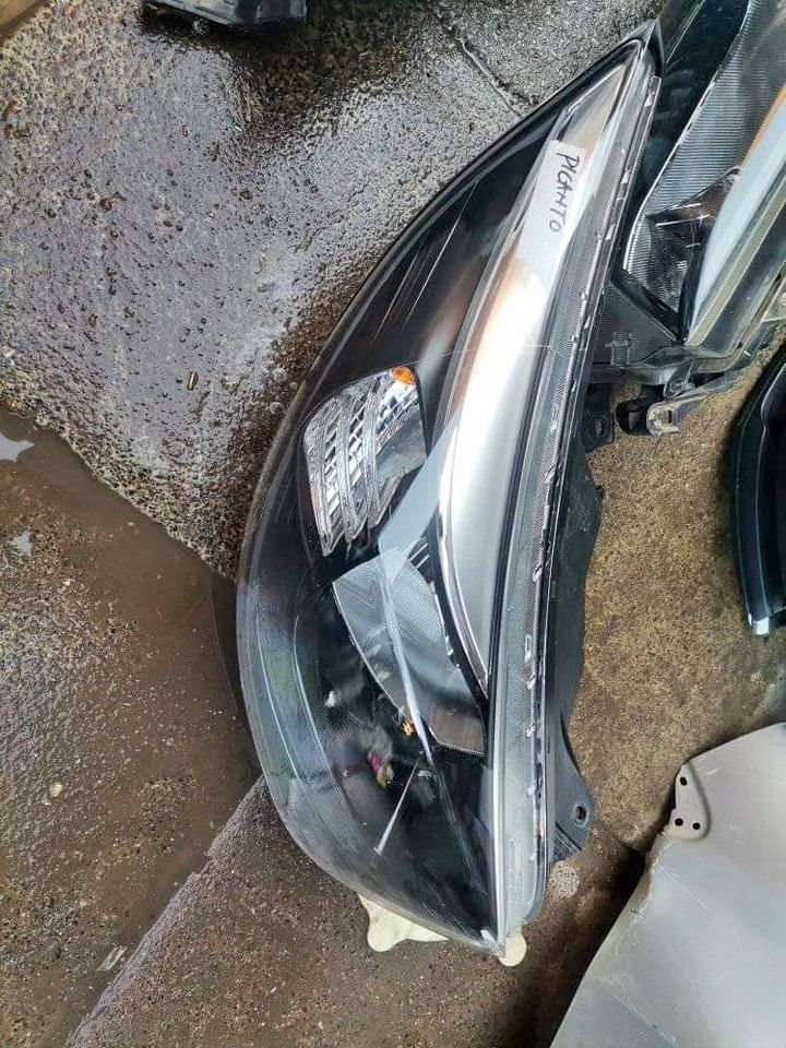 KIA PICANTO Headlight R At Bumper & Headlights Auto Parts - Private Seller