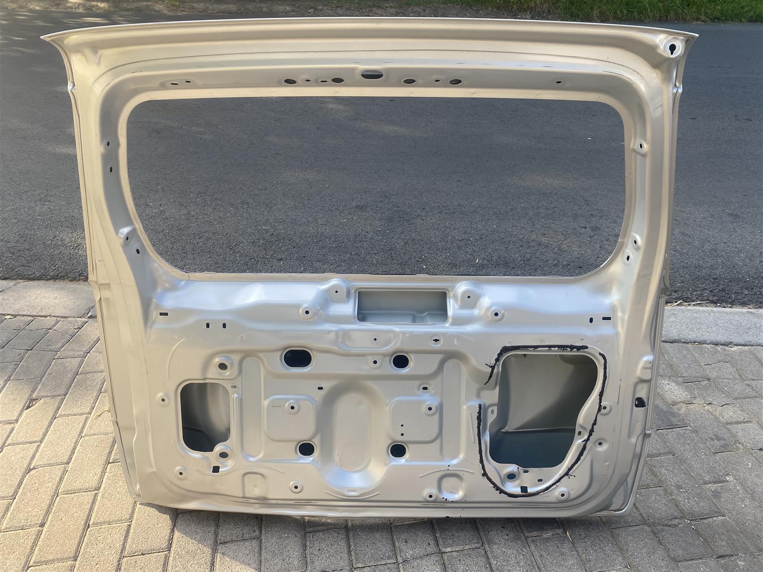 2013 SUZUKI VITARA TAILGATE SHELL FOR SALE. IN EXCELLENT CONDITION - Private Seller