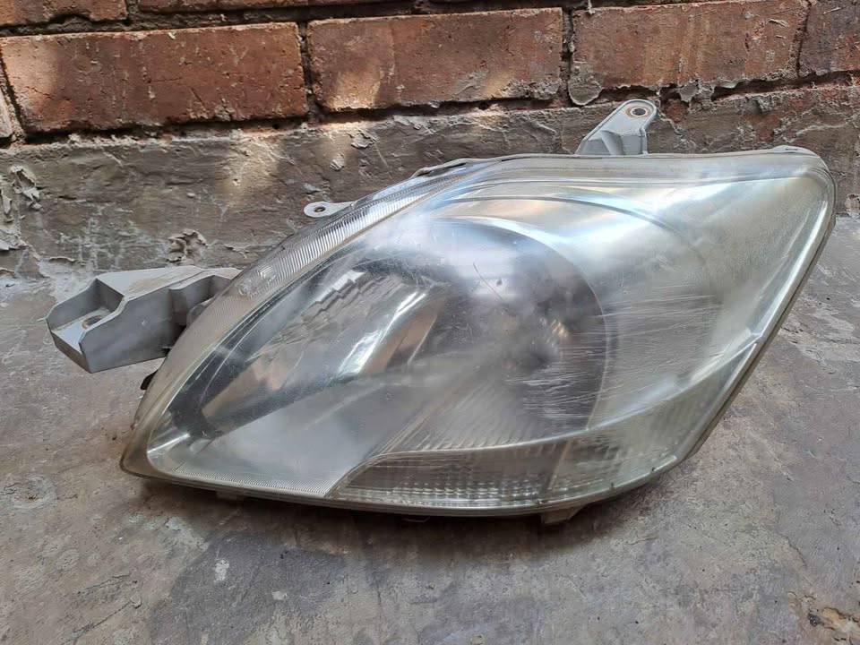 Toyota Yaris Head Light Left Side - Private Seller Toyota Yaris Head Light Left Side - Private Seller