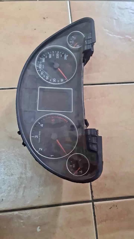Audi A4 2.0 cluster Audi A4 2.0 cluster