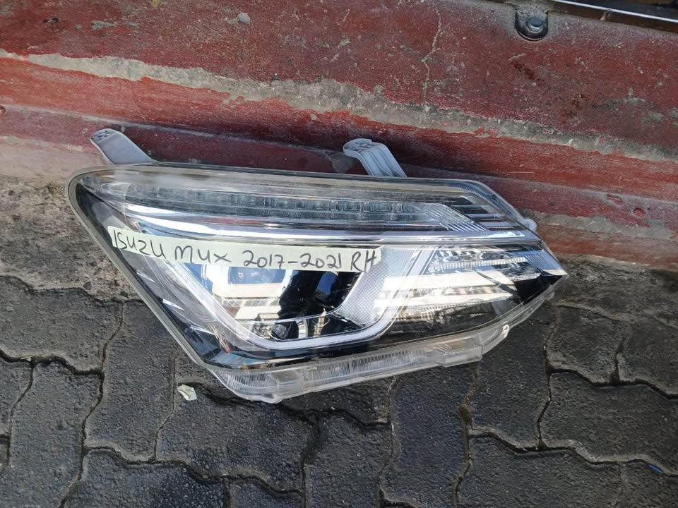 Isuzu MUX headlight 2017/21 - Private Seller Isuzu MUX headlight 2017/21 - Private Seller