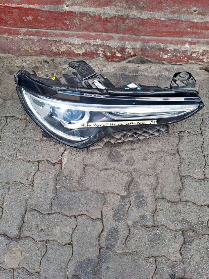 ALFA ROMEO STELVIO HEADLIGHT RIGHT SIDE 2017-2024 - Private Seller ALFA ROMEO STELVIO HEADLIGHT RIGHT SIDE 2017-2024 - Private Seller