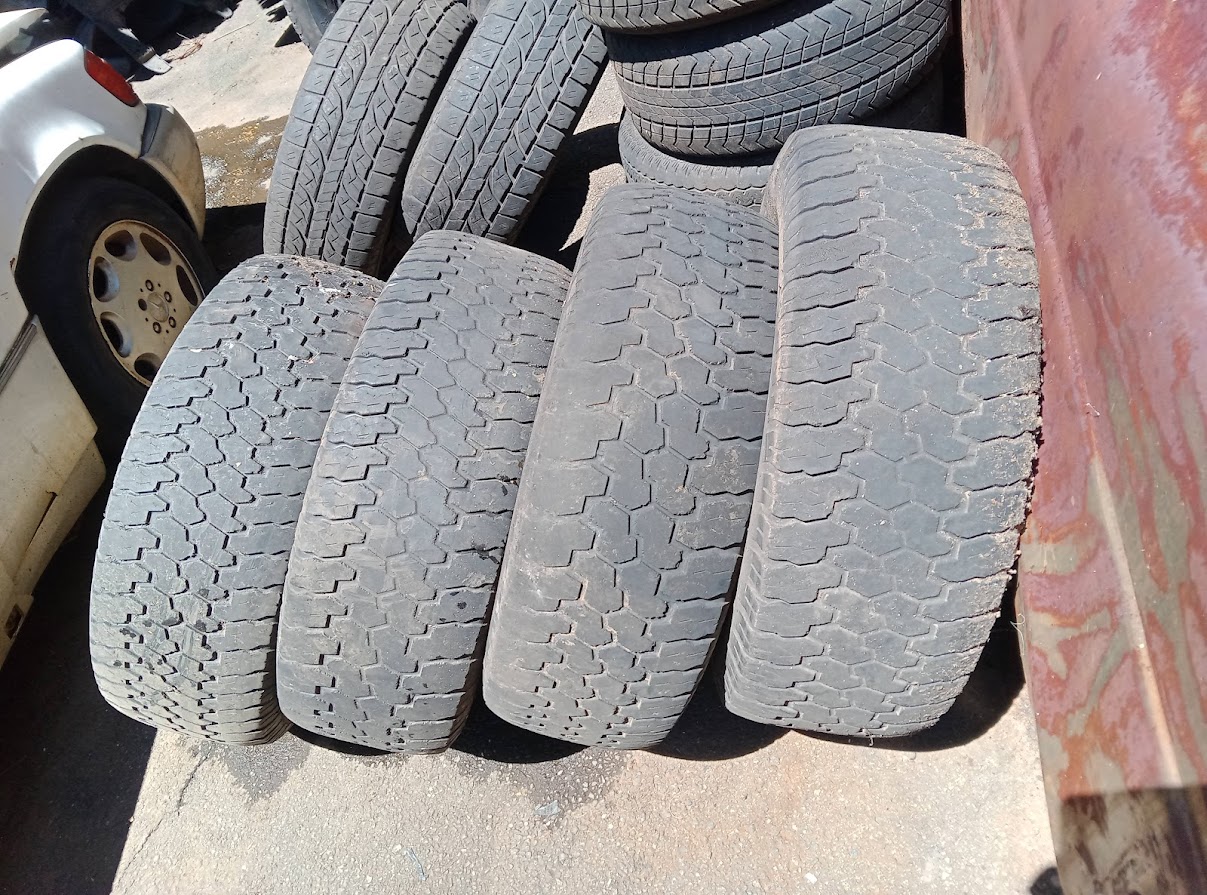 275/70 R16 Tyres x4