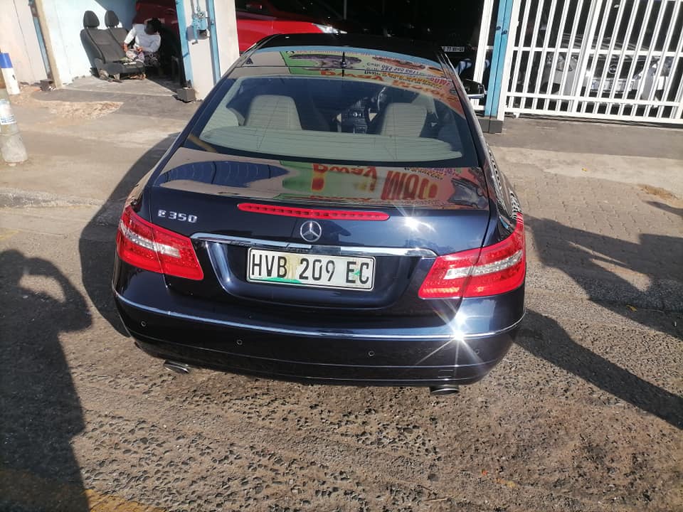 2010 Mercedes Benz E350 Coup Automatic V6 Engine with a leather seat Service book and spare key