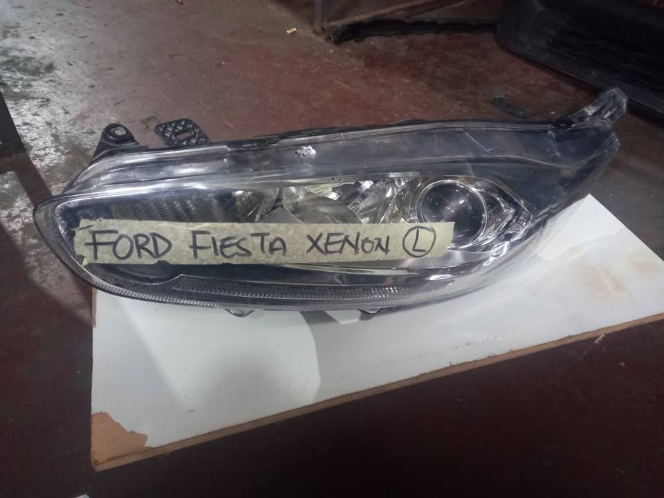 Ford Fiesta Headlight Xenon Left Side - Private Seller Ford Fiesta Headlight Xenon Left Side - Private Seller