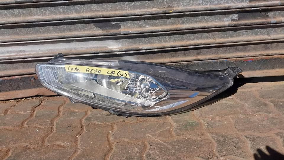 Ford Fiesta headlight - Private Seller Ford Fiesta headlight - Private Seller