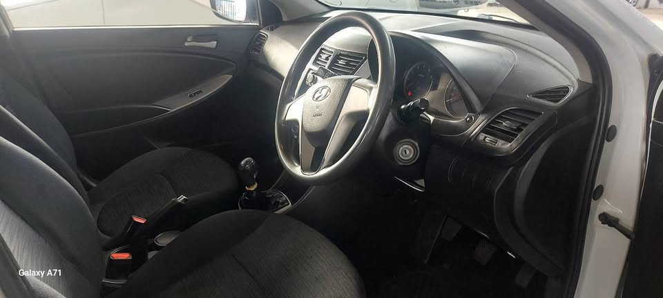 Hyundia Accent 1.6 Manual Petrol sedan