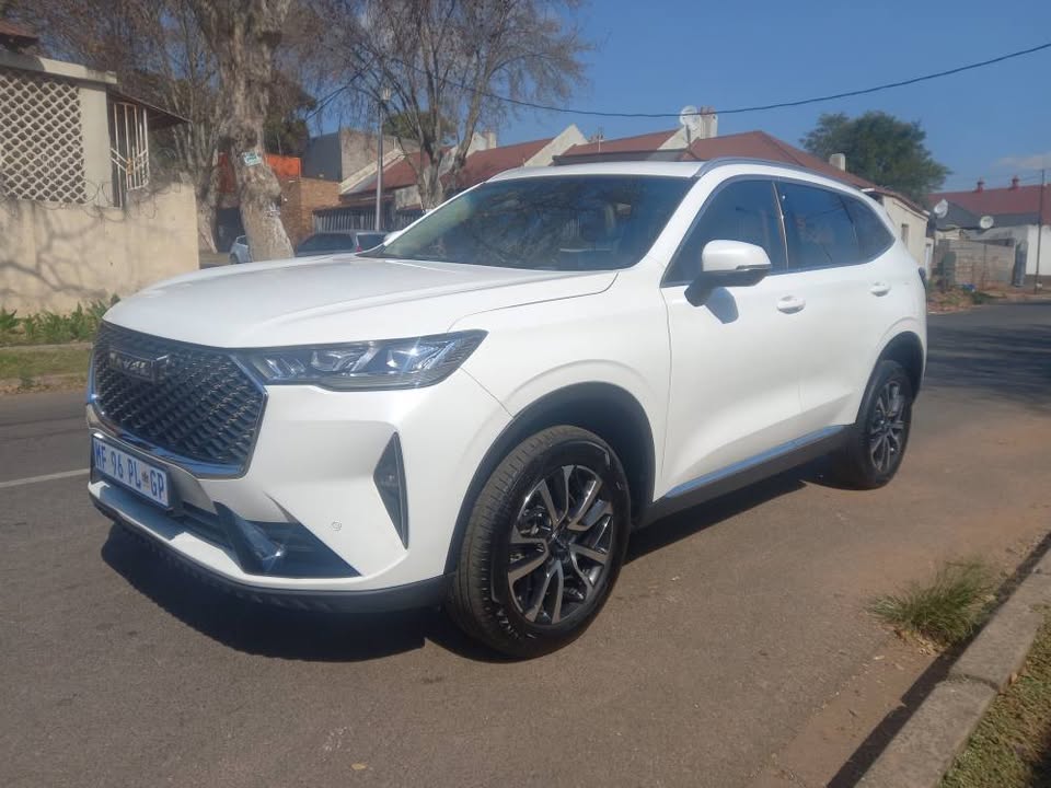2021 HAVAL H6 PETROL,AUTOMATIC, WHITE, 35000KMS, R285,000 SPARE KEY, SERVICE BOOK. REVERSE CAMERA