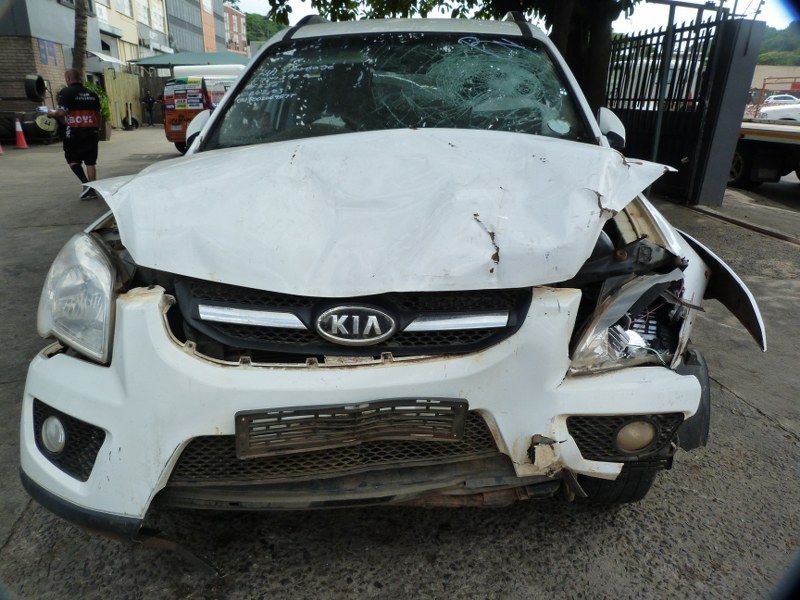 Kia Sportage 2.0 AT White - 2009 STRIPPING FOR SPARES - Private Seller Kia Sportage 2.0 AT White - 2009 STRIPPING FOR SPARES - Private Seller