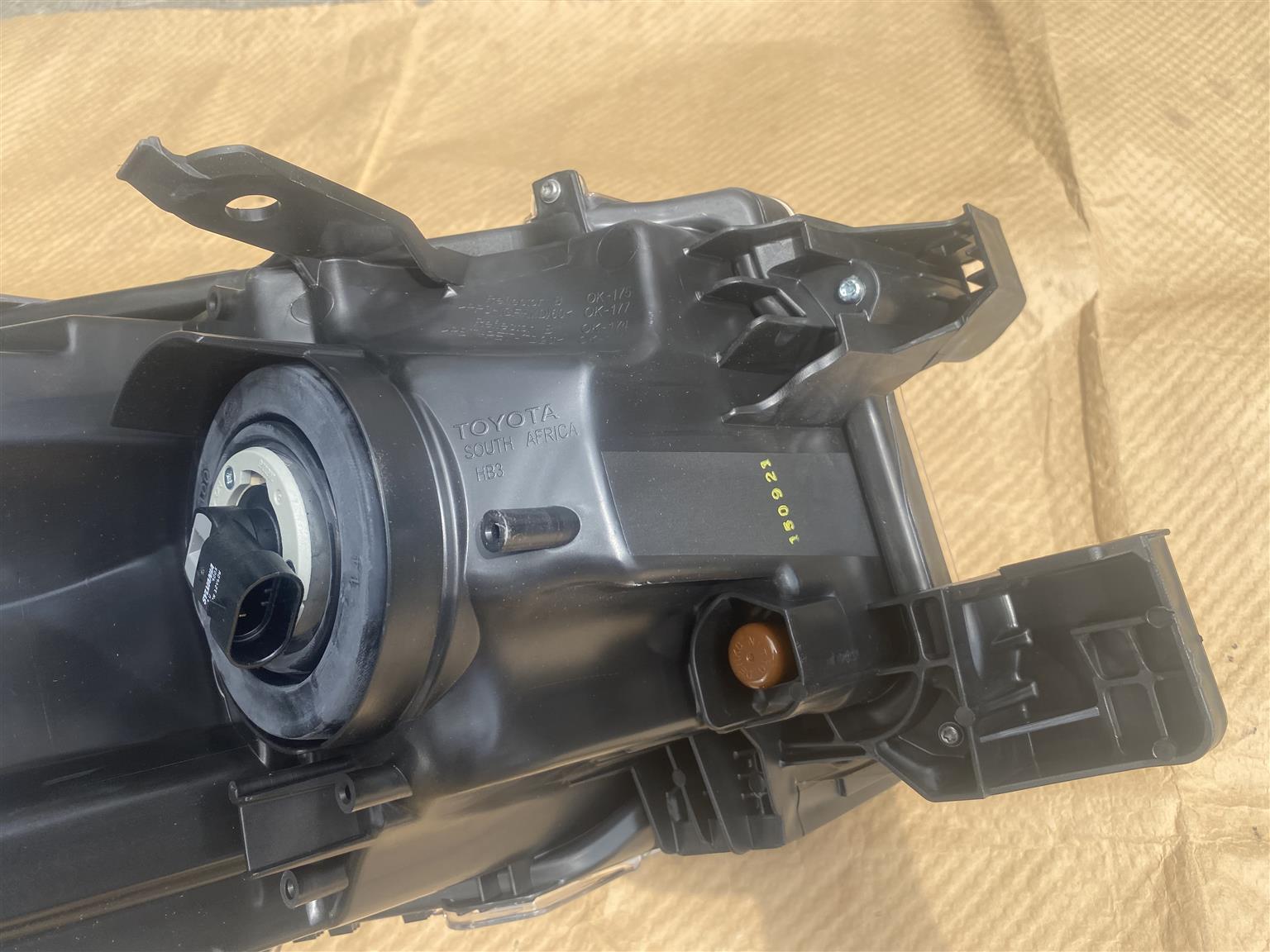 2019 TOYOTA HILUX GD-6 HEADLIGHT LEFT SIDE FOR SALE. BRAND NEW OEM