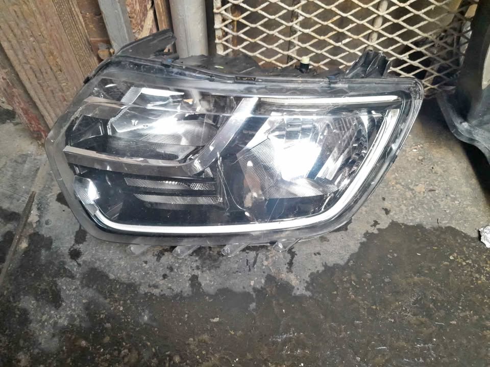 RENAULT DUSTER HEADLIGHT LEFTSIDE 2018 TO 2021 MODEL - Private Seller