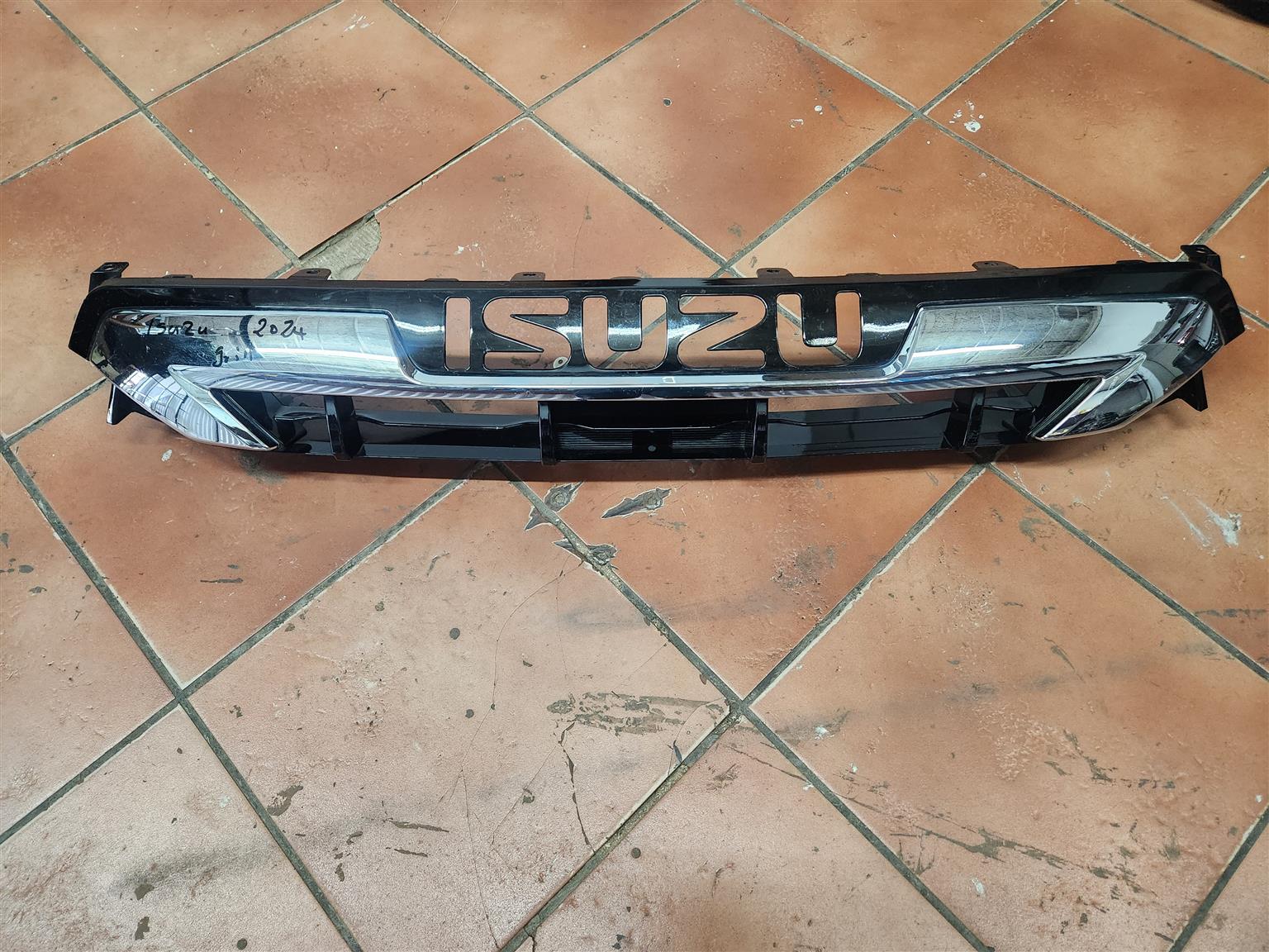2024 ISUZU Grille - Private Seller
