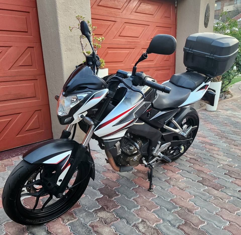 BAJAJ NS 200 CC (AMAZING CONDITION) - Private Seller BAJAJ NS 200 CC (AMAZING CONDITION) - Private Seller