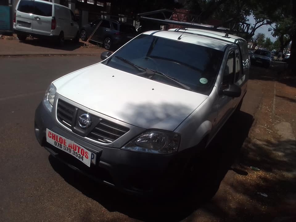 2023 Nissan np 200 1.6 Petrol,Manual Sparekey  White color Reverse camera  Canopy