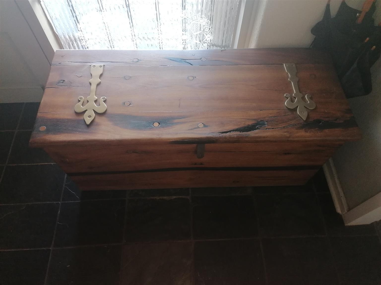 Sleeper wood kist Forsale