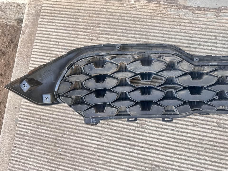Kia sonet top grill - Private Seller Kia sonet top grill - Private Seller