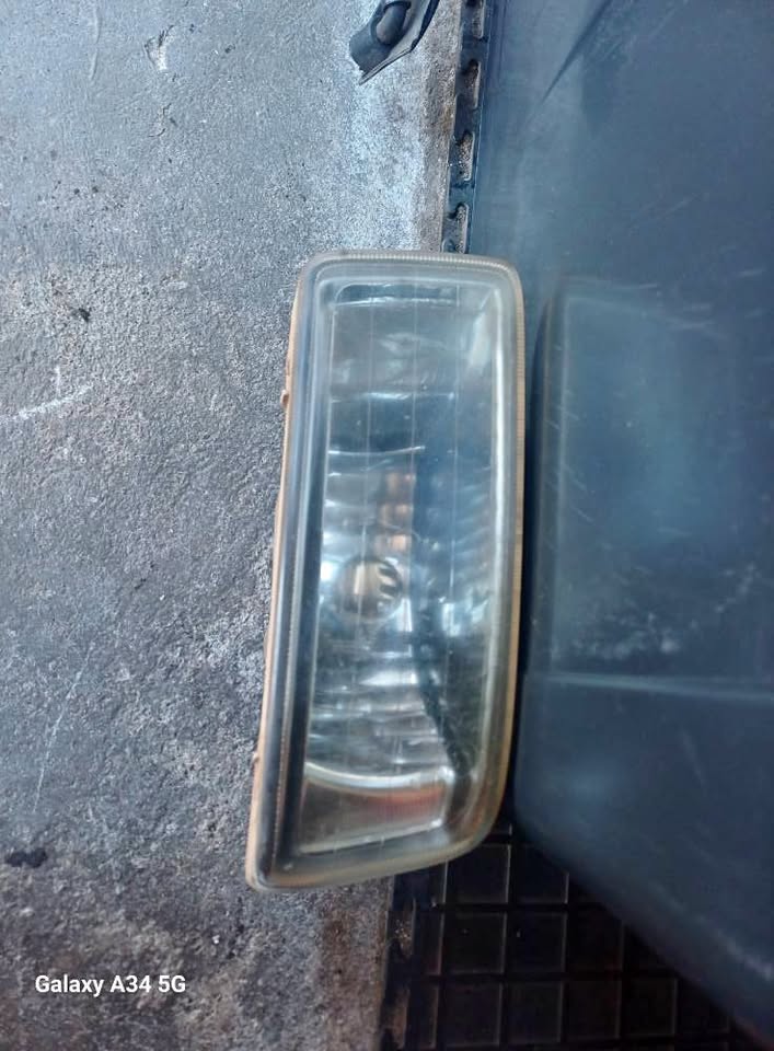 Isuzu kb go big fog light only 1 side - Private Seller