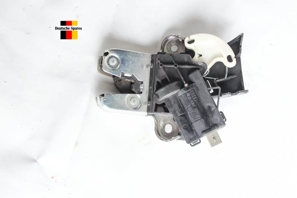 BMW E90 320d,325i WINDSCREEN WASHER BOTTLE WITH PUMP OEM:7124231 - Private Seller BMW E90 320d,325i WINDSCREEN WASHER BOTTLE WITH PUMP OEM:7124231 - Private Seller