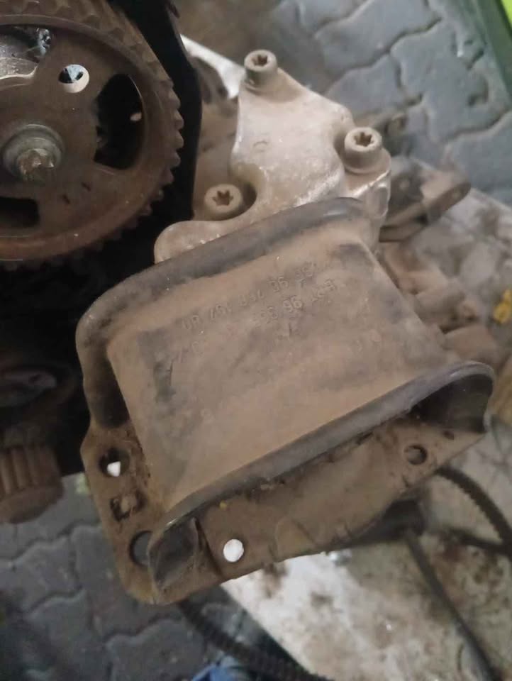 Peugeot 3008 10fj engine mounting