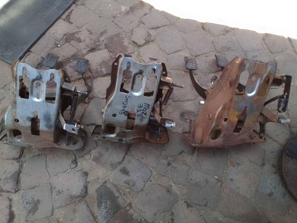 Mazda 323 box pedals break n clutch - Private Seller