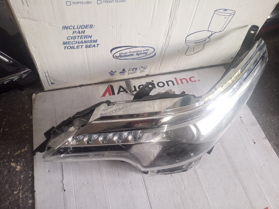 2017-2020 TOYOTA FORTUNER LEFT SIDE HEADLIGHT FOR SALE - Private Seller 2017-2020 TOYOTA FORTUNER LEFT SIDE HEADLIGHT FOR SALE - Private Seller