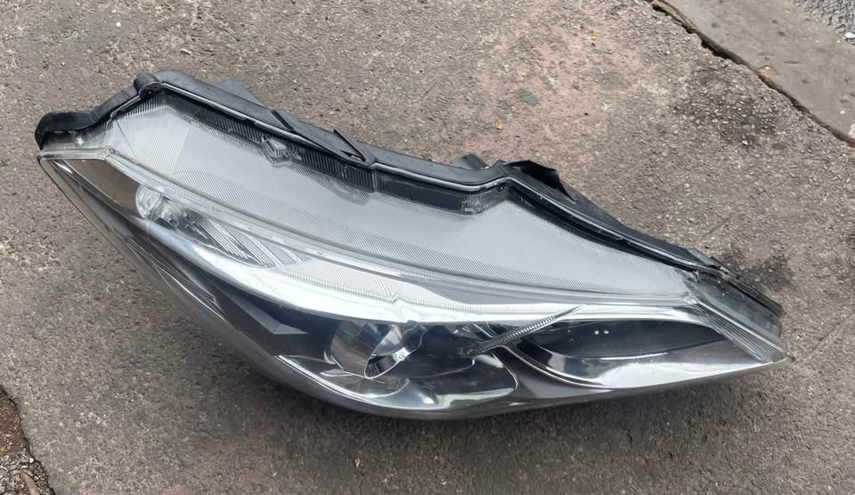Suzuki Ciaz 2022 Headlight Rightside Call or Dm - Private Seller Suzuki Ciaz 2022 Headlight Rightside Call or Dm - Private Seller