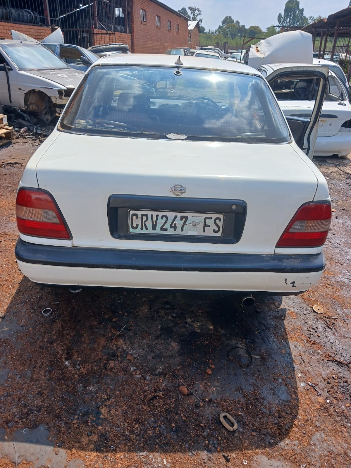 NISSAN SENTRA BODY PARTS + ENGINE AND GEARBOX FOR SALE