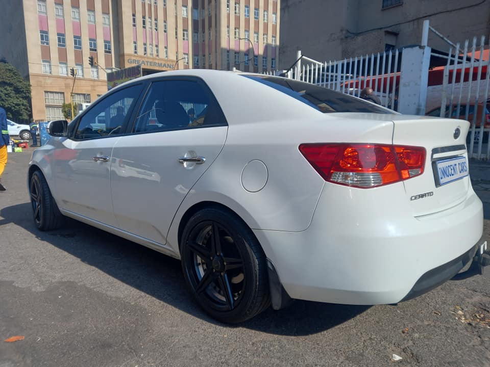 2014 KIA CERATO SEDAN 1.6 PETROL ENGINE MANUAL, WHITE COLOR