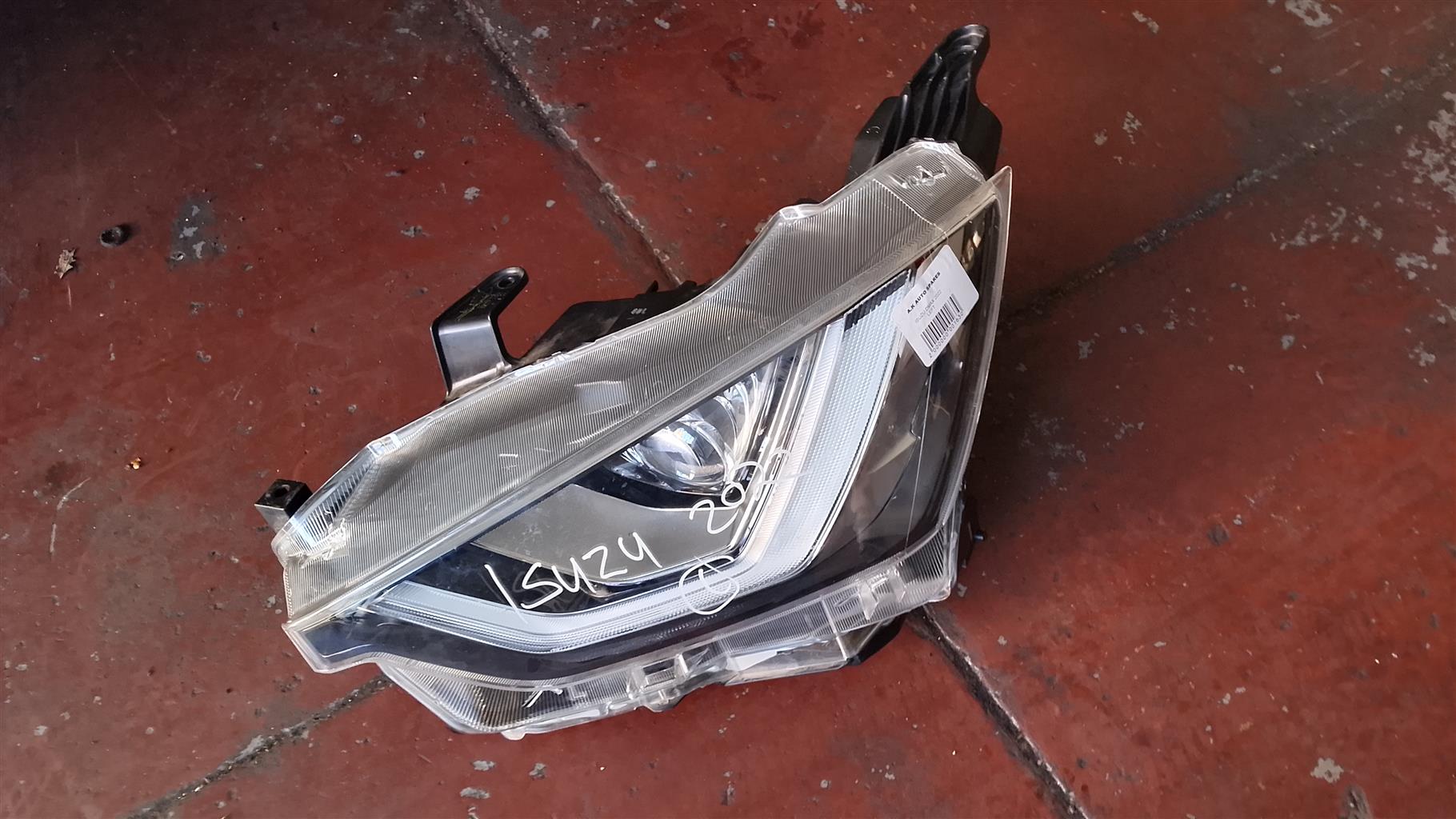 Isuzu D-Max LED Xenoni Projector Headlight - Private Seller Isuzu D-Max LED Xenoni Projector Headlight - Private Seller