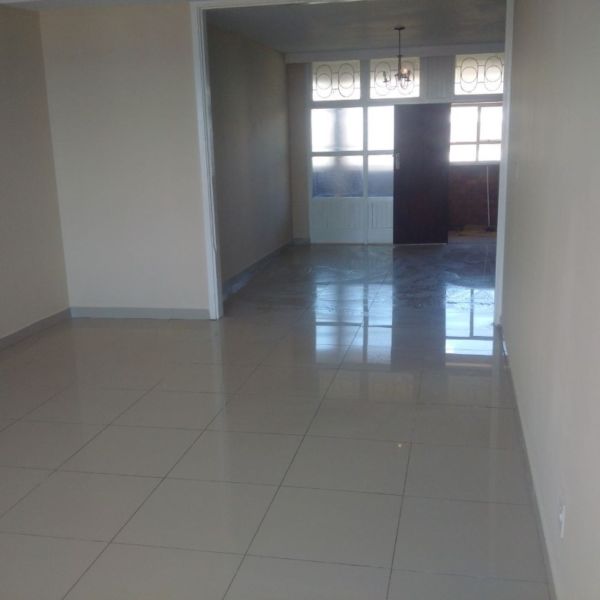 Twobedroom flat to rent in Killarney Junk Mail