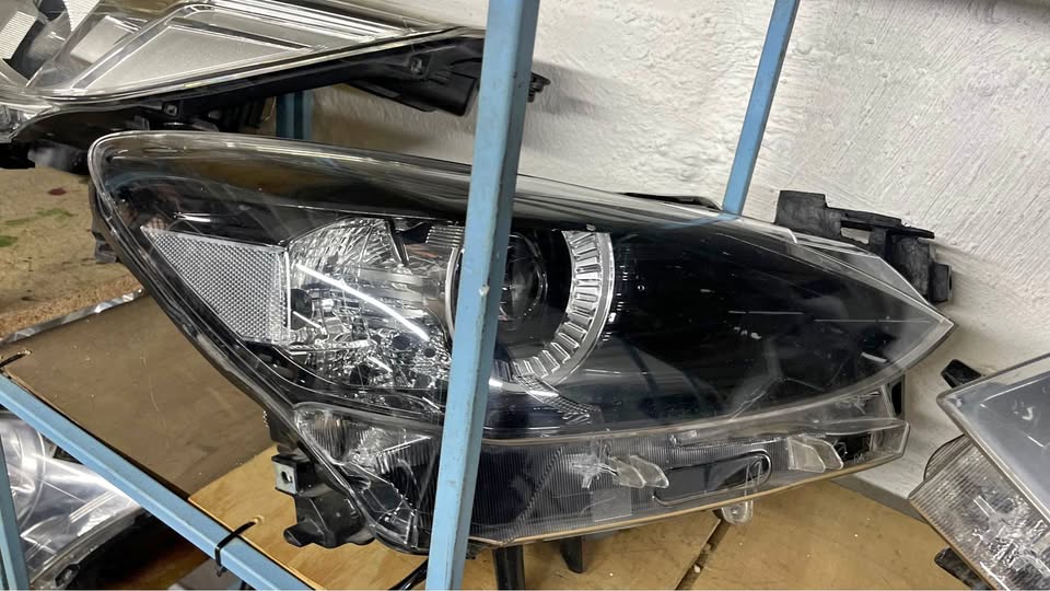 Mazda 2 headlight - Private Seller Mazda 2 headlight - Private Seller