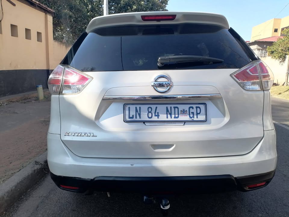 2017 NISSAN XTRAIL 2.0 MANUAL TRANSMISSION IN EXCELLENT CONDITION  SPARE KEYS