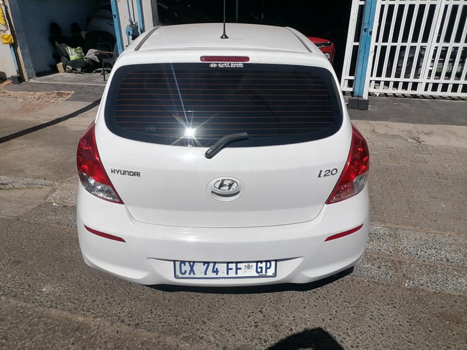 2014 Hyundai i20 1.4 Fluid with a Nice interior seat