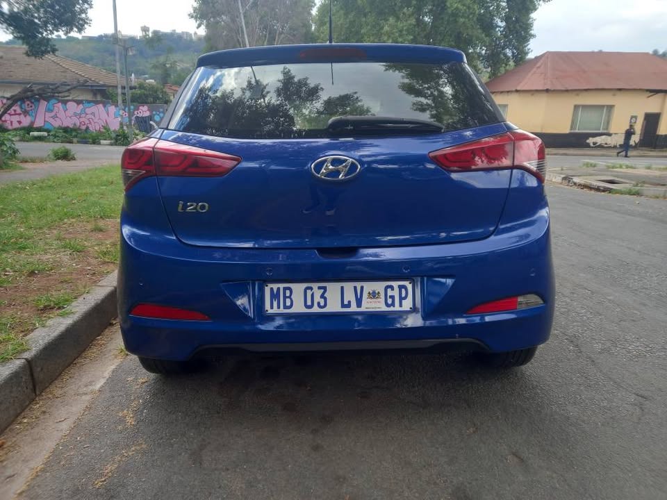 2016 Hyundai i20 Hatchback 1.4 Petrol, Manual, Blue Color, Mileage