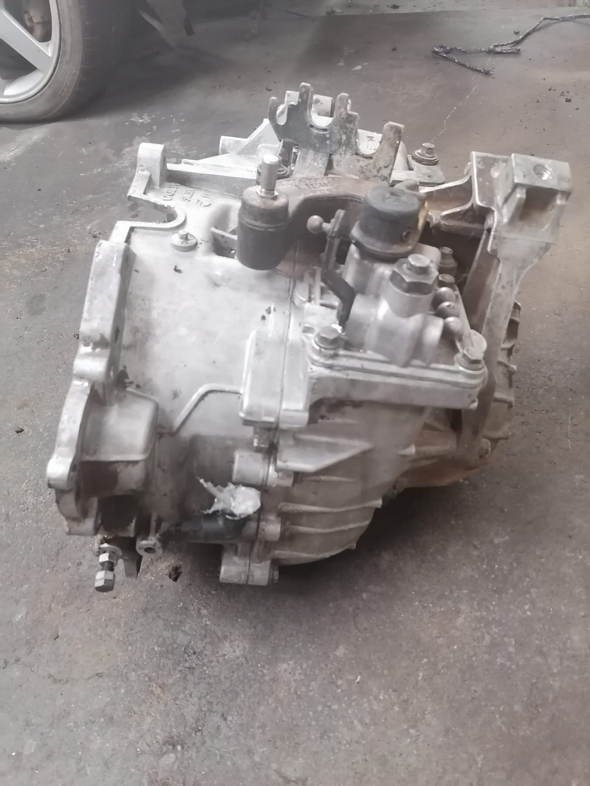 VOLVO S40 2005 2.5L GEARBOX FOR SALE - Private Seller
