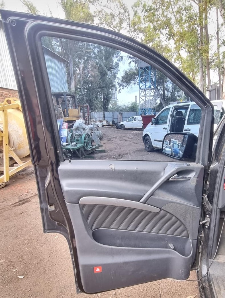 "Mercedes Viano Front Door - Private Seller "Mercedes Viano Front Door - Private Seller