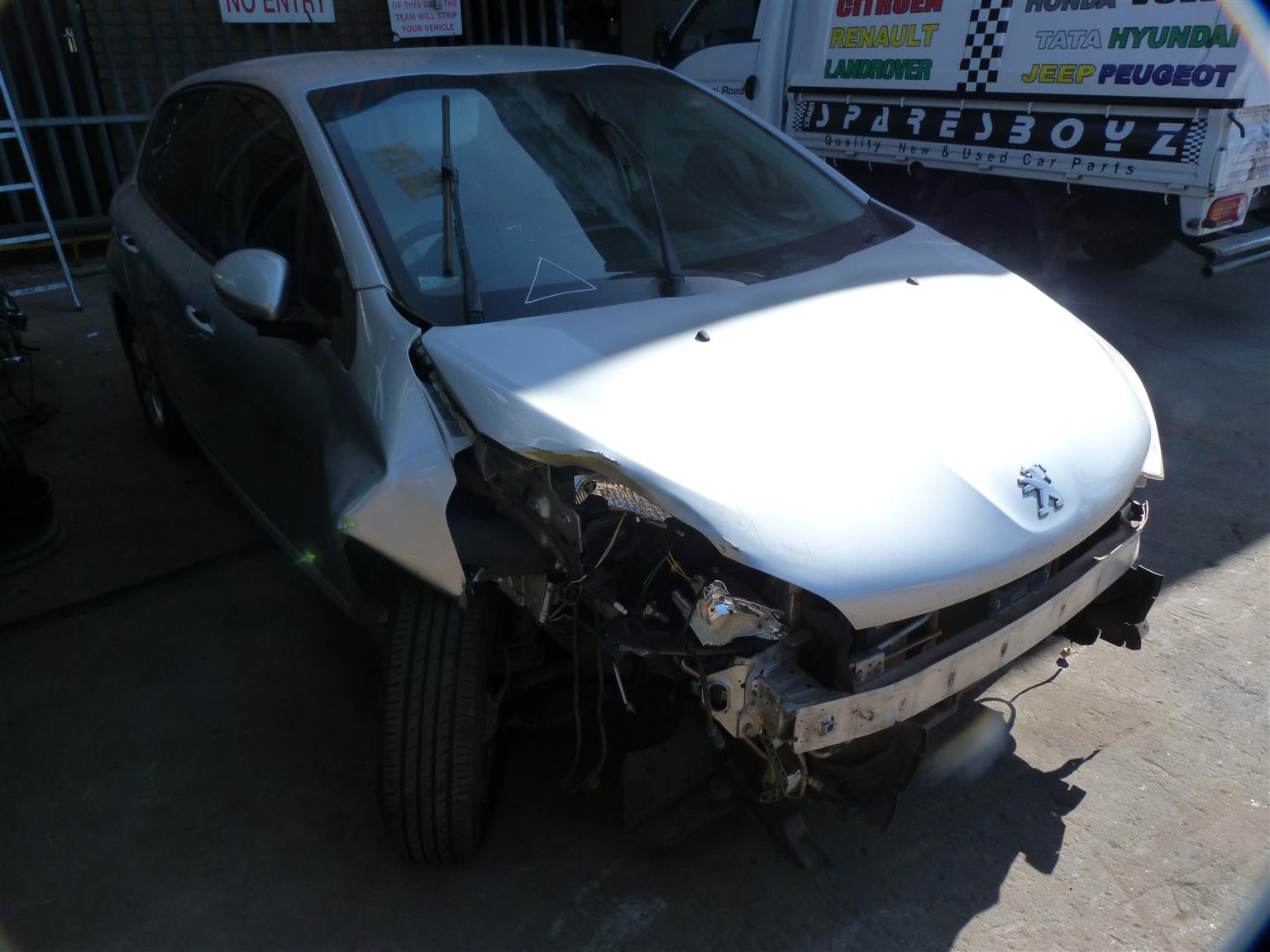 Peugeot 208 1.2 VTi - 2014 - Private Seller Peugeot 208 1.2 VTi - 2014 - Private Seller