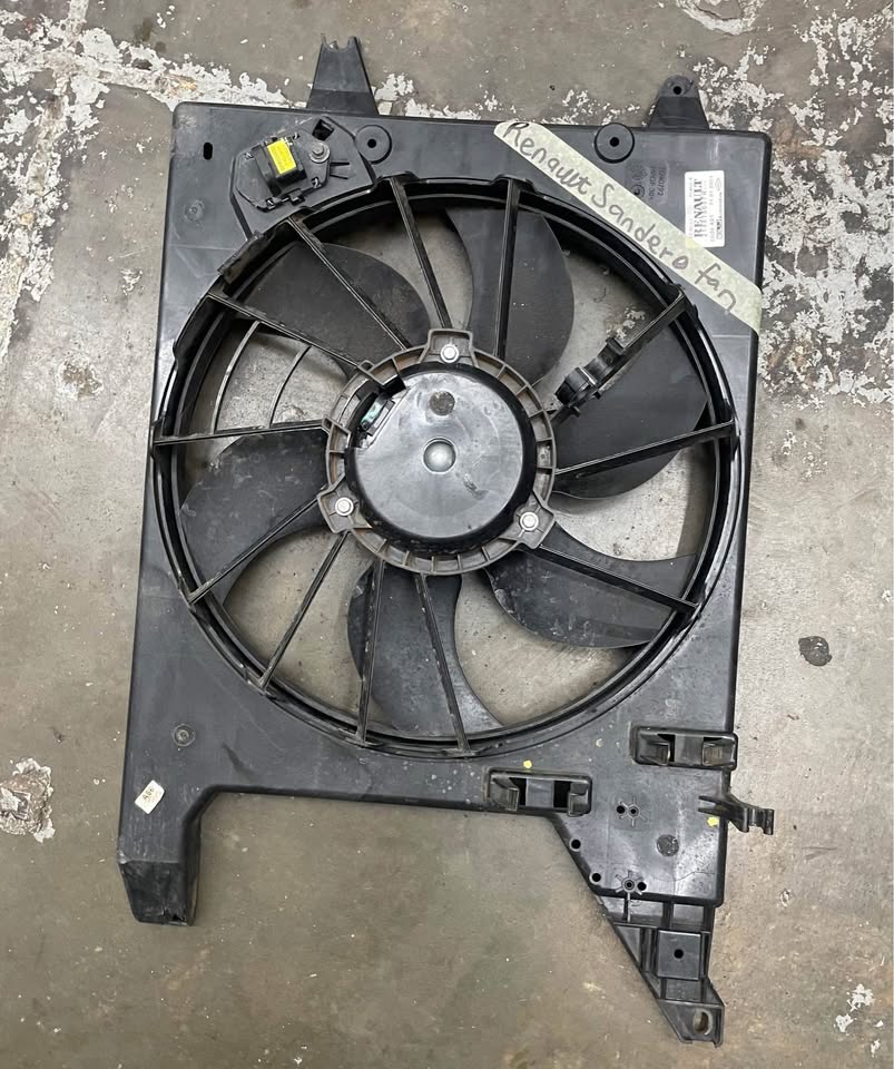 Renault Sandero Radiator Fan - Private Seller Renault Sandero Radiator Fan - Private Seller