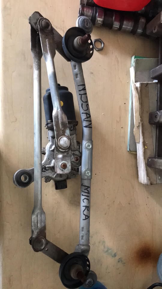 Nissan MICRA wiper mechanism