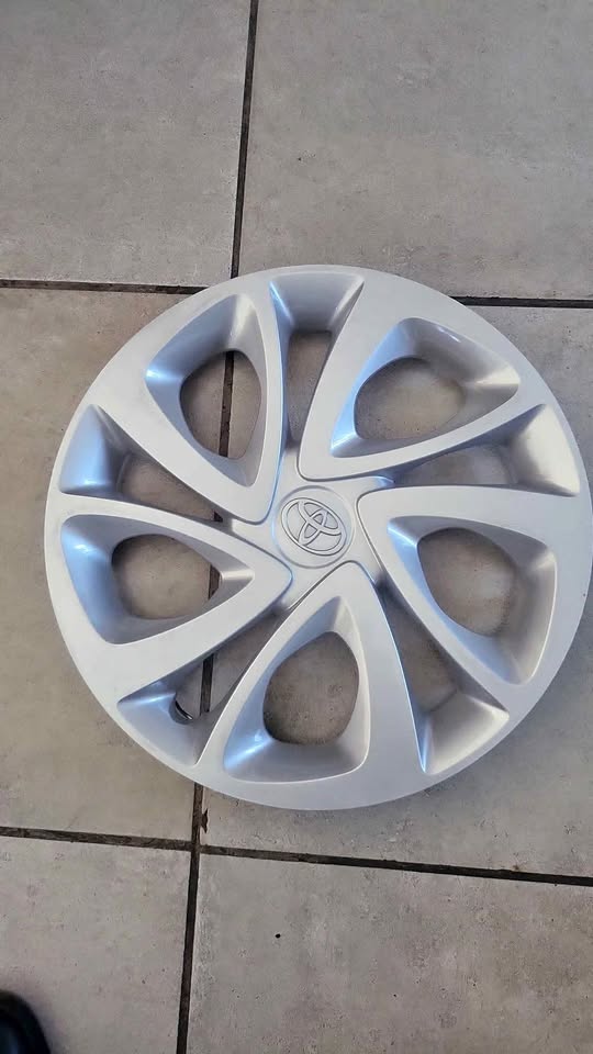Toyota vitz wheel cap for sale - Private Seller Toyota vitz wheel cap for sale - Private Seller