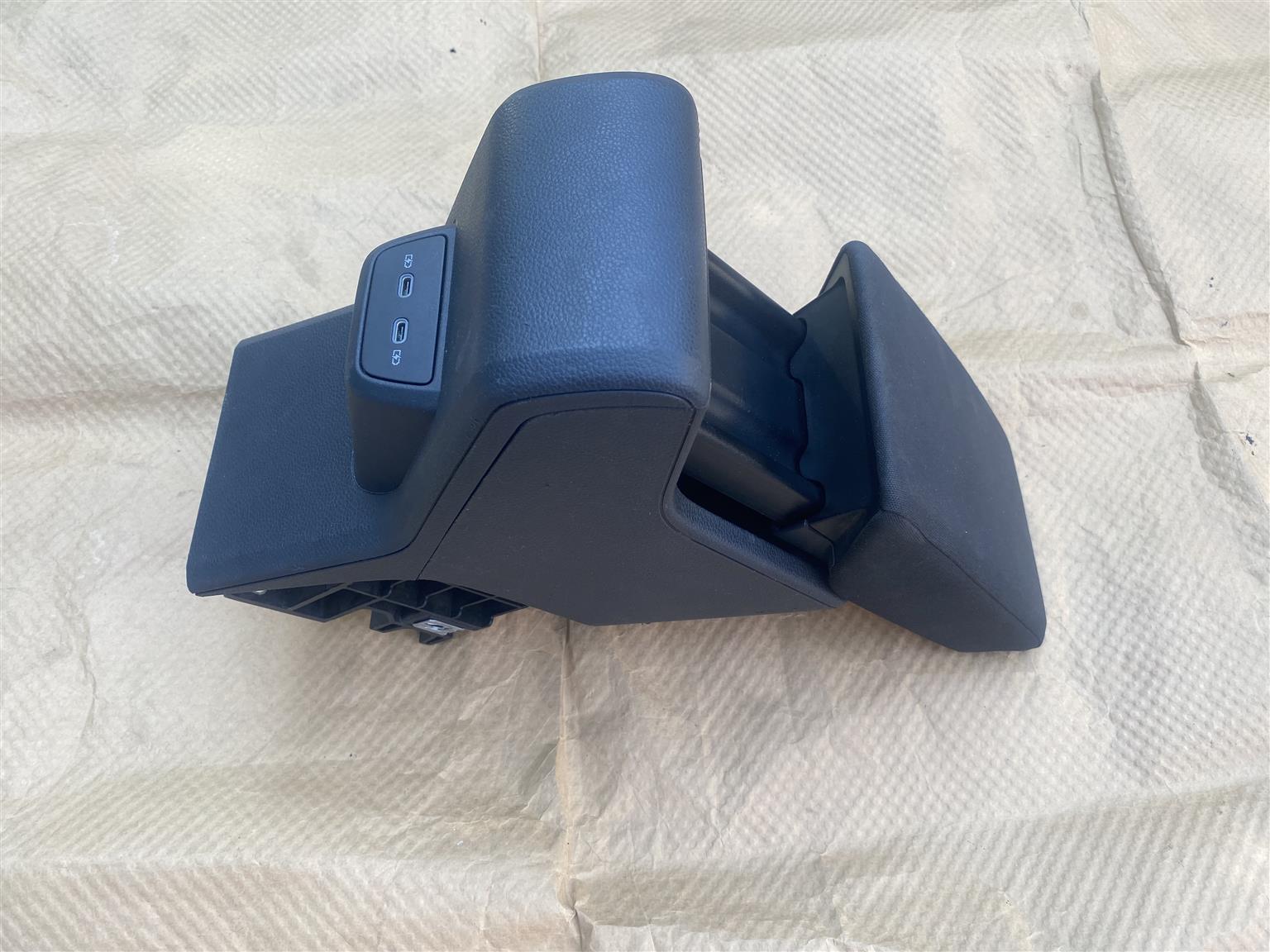2021 VW POLO 8 CENTER ARM REST FOR SALE. IN PRISTINE CONDITION