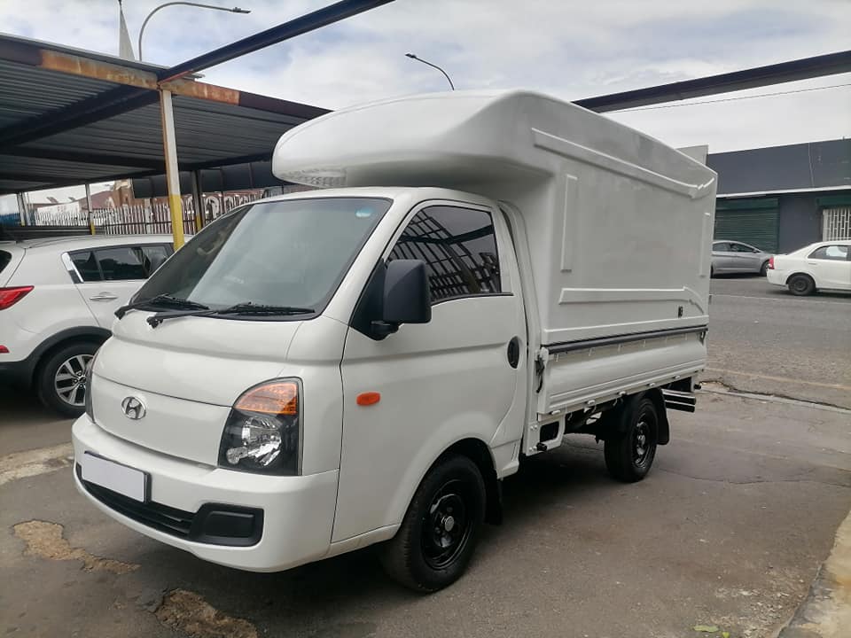 2011 Hyundai H100 2.6 Bakkie Diesel Turbo with a Canopy