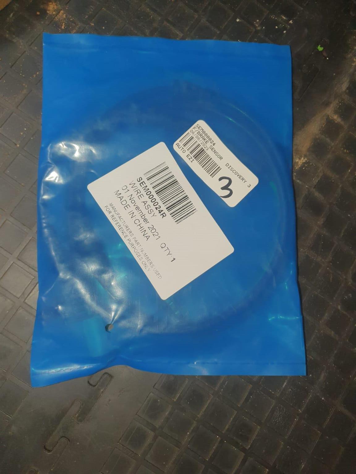 LAND ROVER DISCOVERY 4 BRAKE PADS AND SENSORS BRAND NEW FOR SALE