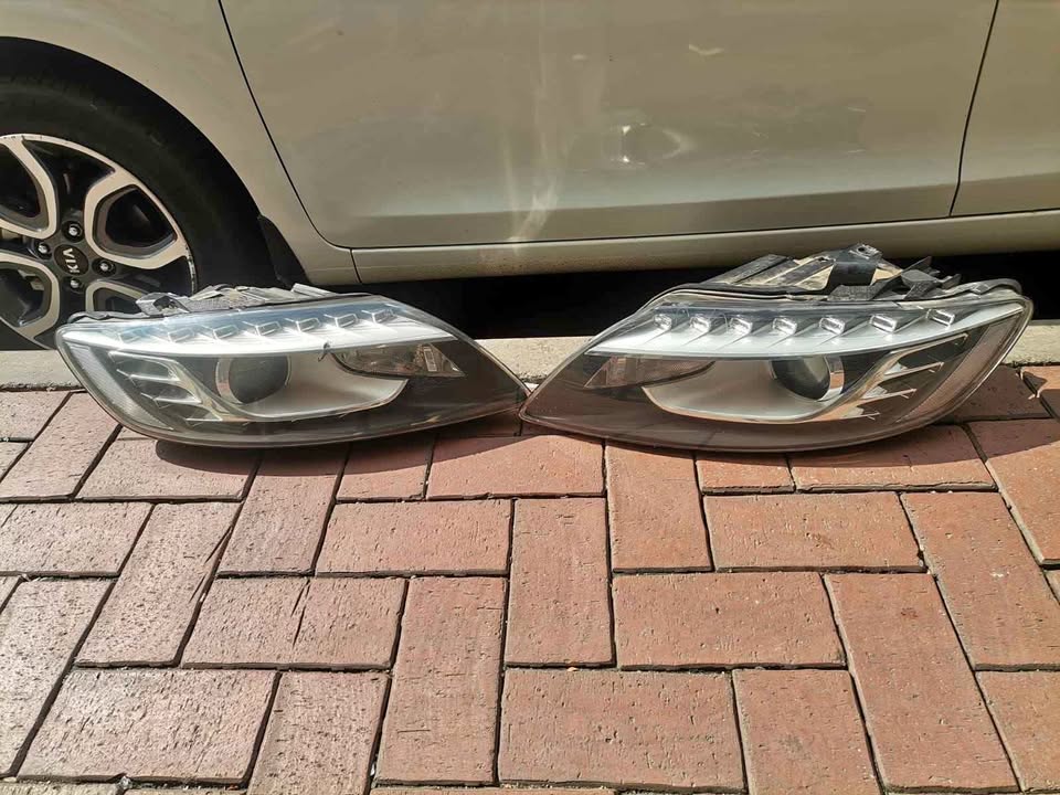 Audi Q7 headlights - Private Seller Audi Q7 headlights - Private Seller